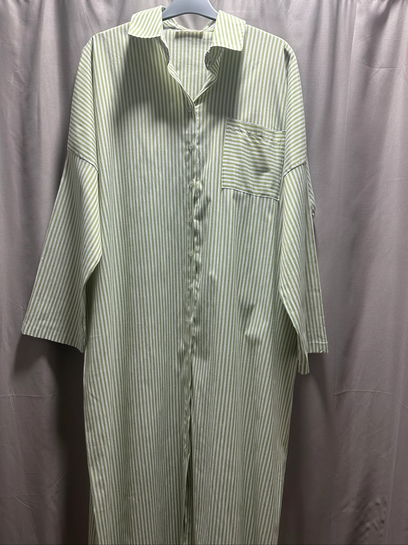 Vestido camisado listrado verde e branco – photo 2